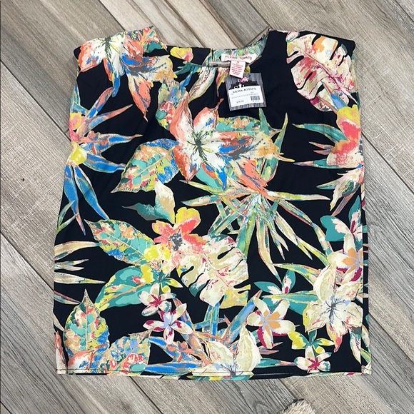 Flying Tomato Tops - NWT Floral Sleeveless Top